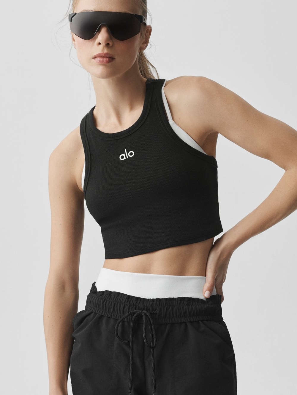 Alo Yoga Aspire Ribbed Crop Tank size Large in Black